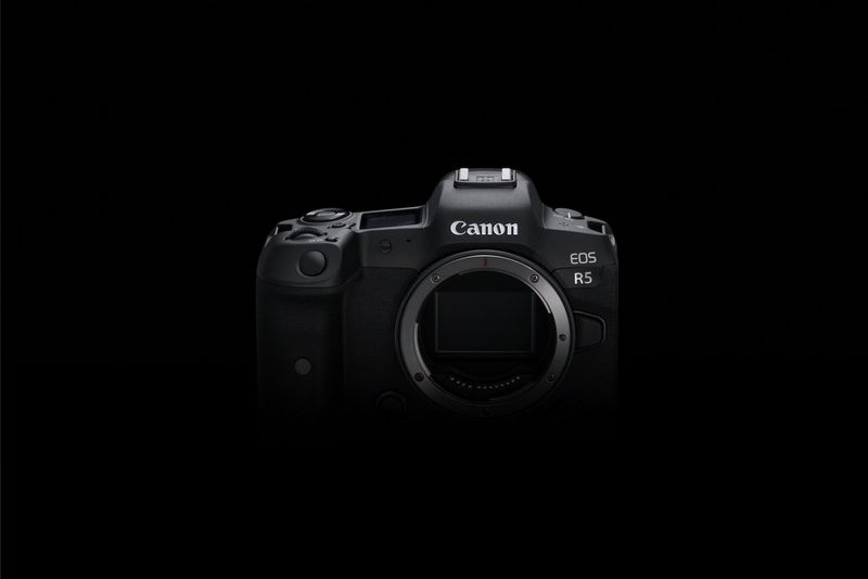  Canon EOS R5  30 