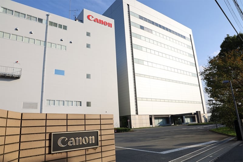 Canon    CMOS-  
