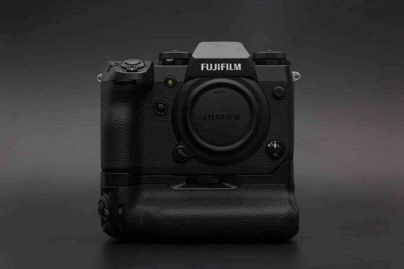  26-  Fujifilm   X-H2S