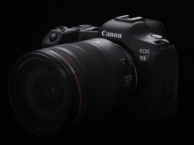 Canon EOSR5 !     