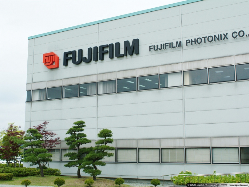 Fujifilm     , ...